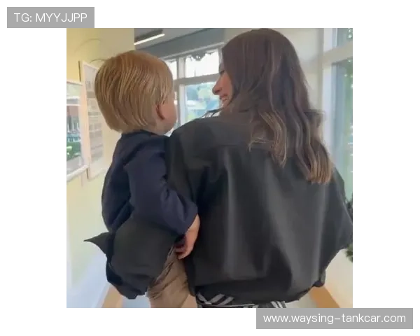 莎拉波娃豪宅连狗都有专属美容师，这生活也太奢了吧！